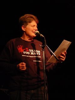 Mendy Knott reading at an open mic