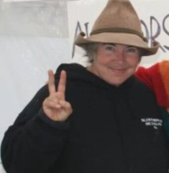 Jaen Black making peace sign
